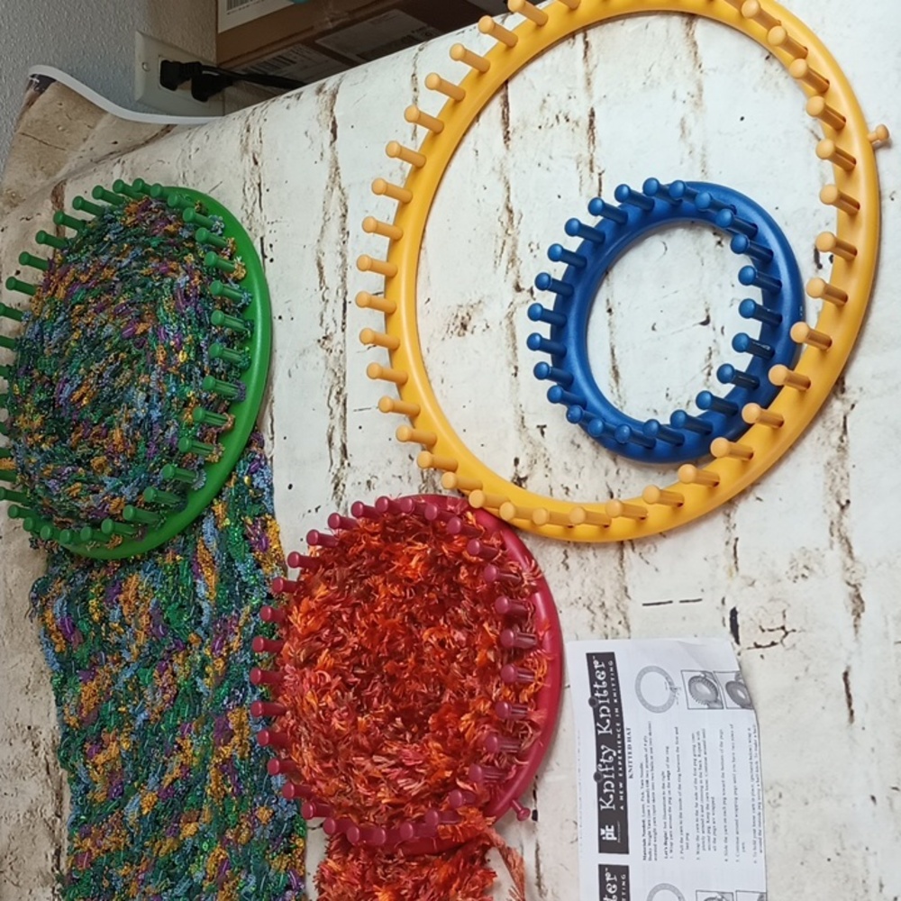 Knifty knitter looms